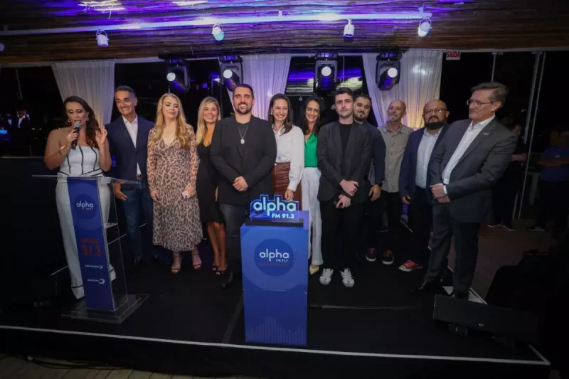 Inauguração da Alpha FM em Floripa reúne convidados e show de Nando Reis - Galeria 1 - Imagem 1