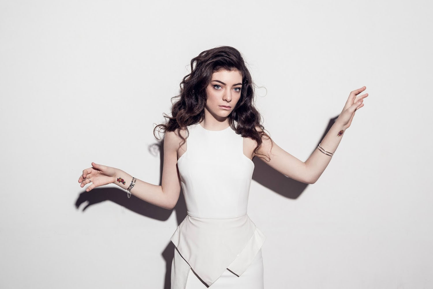 Lorde anuncia lançamento de novo álbum de estúdio
