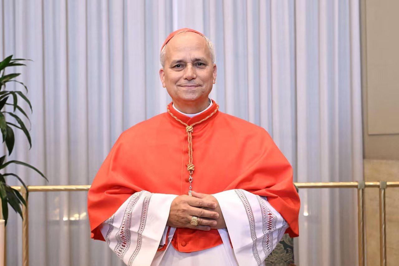 Americano Robert Francis Prevost é anunciado como novo papa