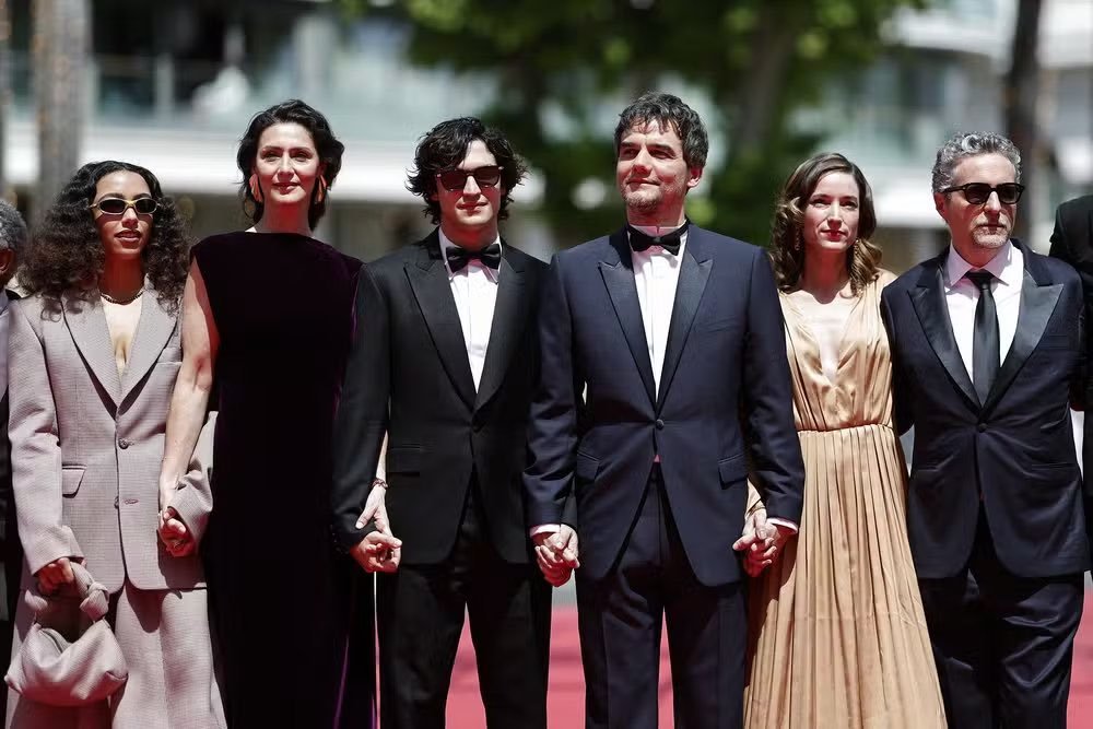 Aclamado em Cannes, novo filme brasileiro “O Agente Secreto” tem prévia revelada