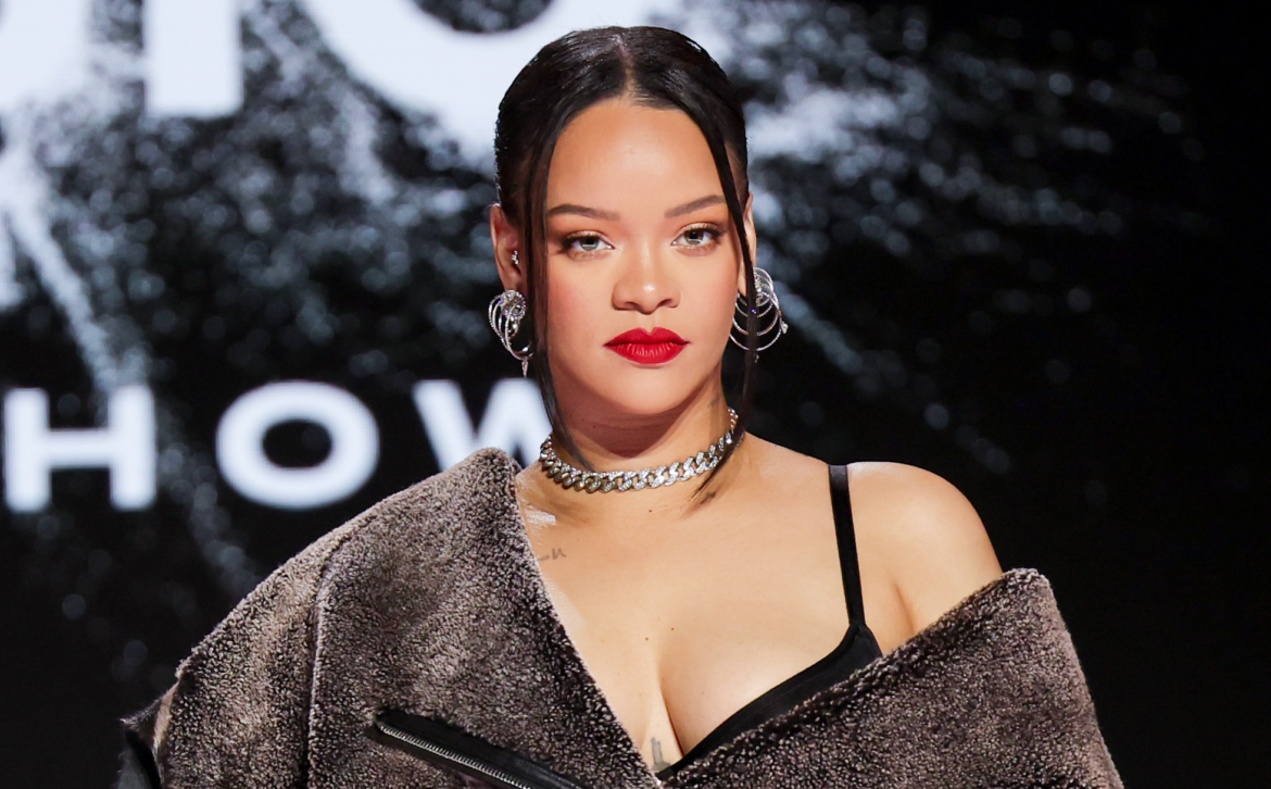 Rihanna anuncia nova música para trilha sonora do filme “Smurfs”