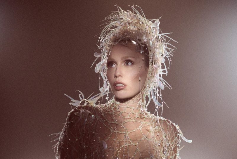 Miley Cyrus lança o novo álbum, “Something Beautiful” - Galeria 1 - Imagem 1