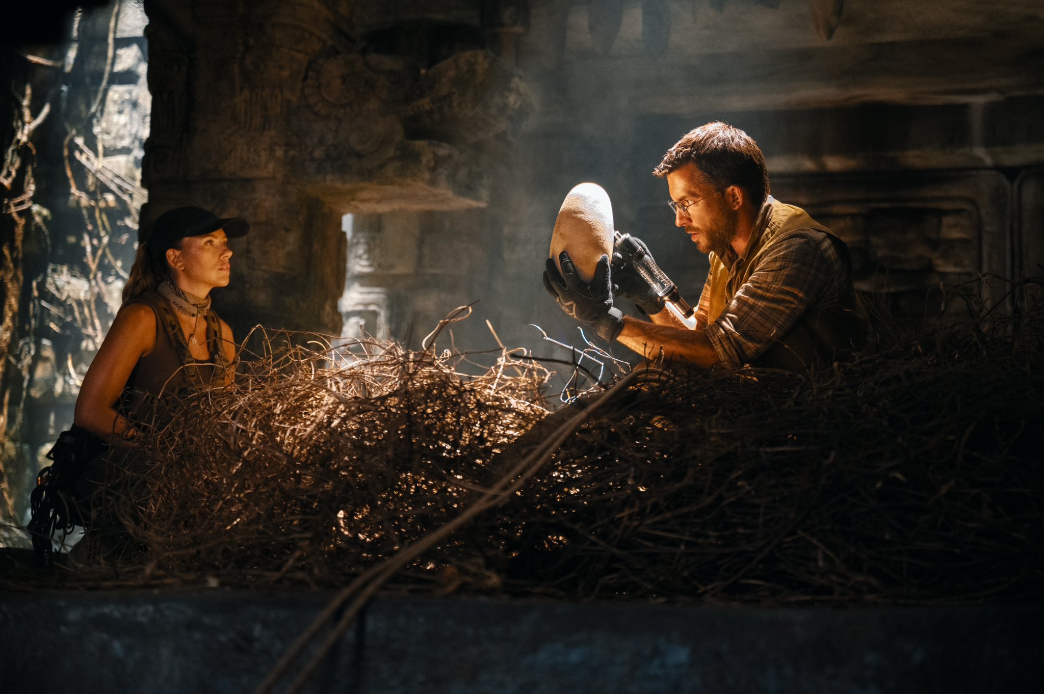 Jurassic World: Recomeço mostra caos pré-histórico em bastidores eletrizantes