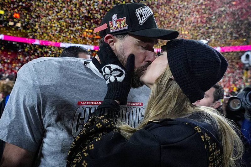 Taylor Swift e Travis Kelce oficializam noivado com post especial nas redes - Galeria 1 - Imagem 2