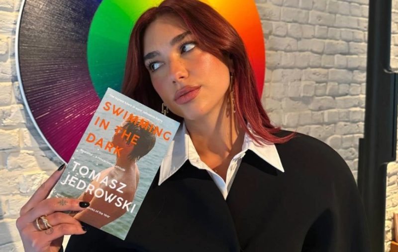 3 curiosidades sobre o clube do livro comandado por Dua Lipa - Galeria 1 - Imagem 2