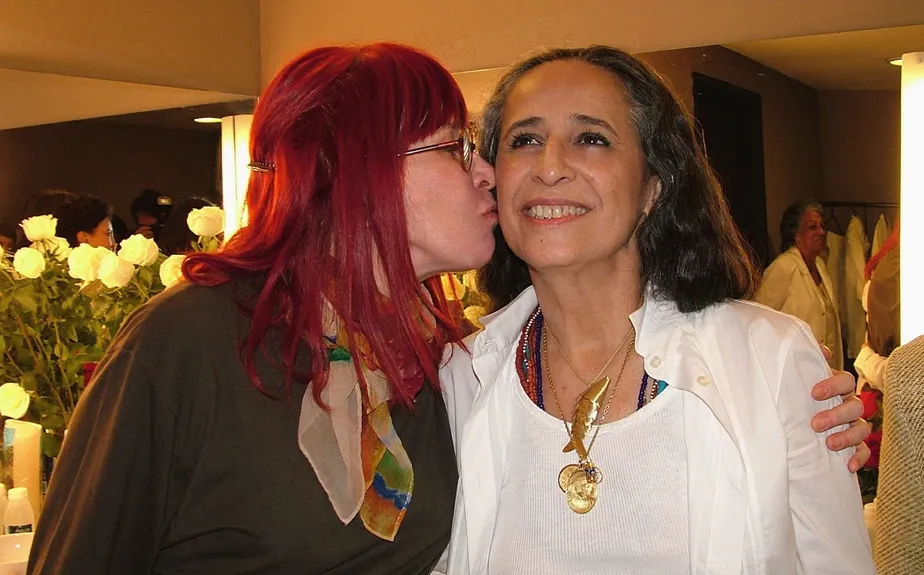 Nova turnê de Maria Bethânia terá música nunca lançada de Rita Lee