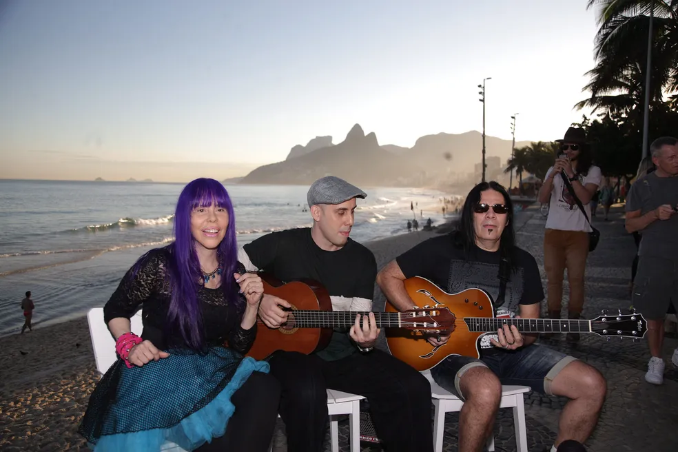 Pedro Baby sobe ao palco do Floripa Sunset Cultural