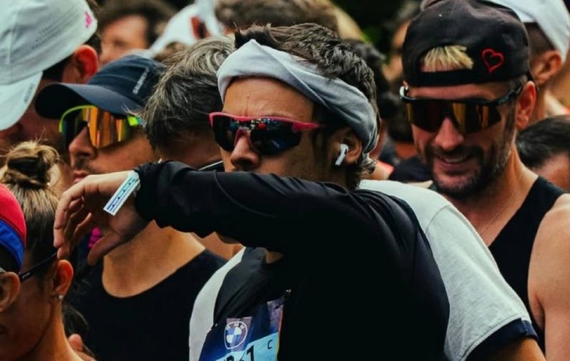 Correndo com nome falso, Harry Styles completa maratona de Berlim em menos de três horas - Galeria 1 - Imagem 1