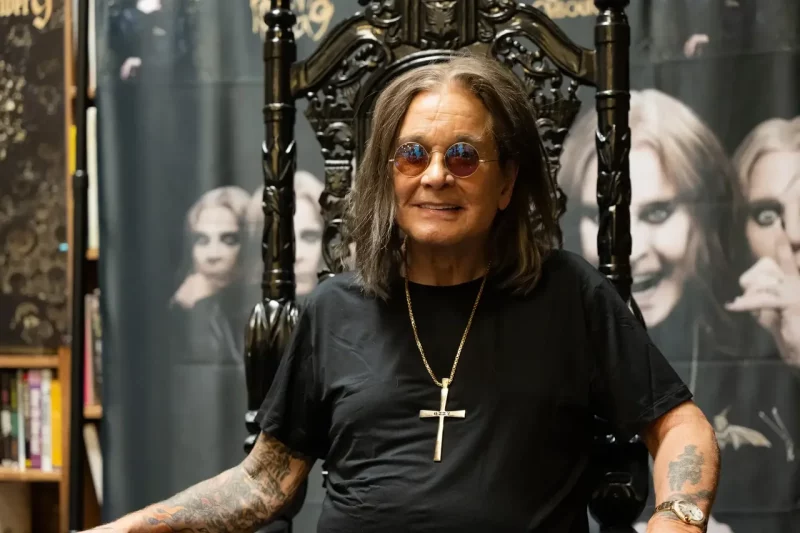 Ozzy Osbourne revisita sua história com o Black Sabbath em novo documentário - Galeria 1 - Imagem 1