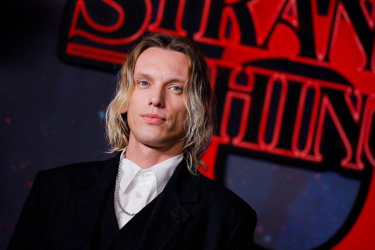 Netflix traz Jamie Bower, ator de Vecna, para o Brasil em desfile de Stranger Things
