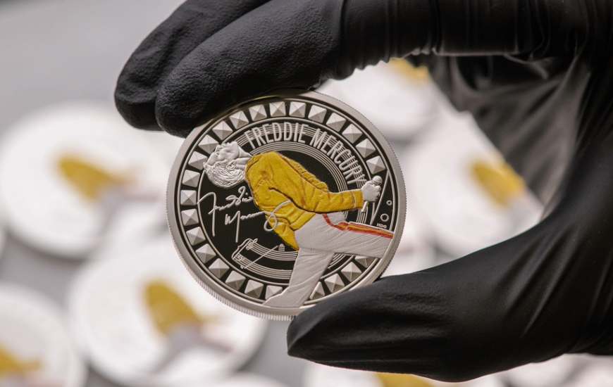 Reino Unido lança moeda especial de colecionador em tributo a Freddie Mercury