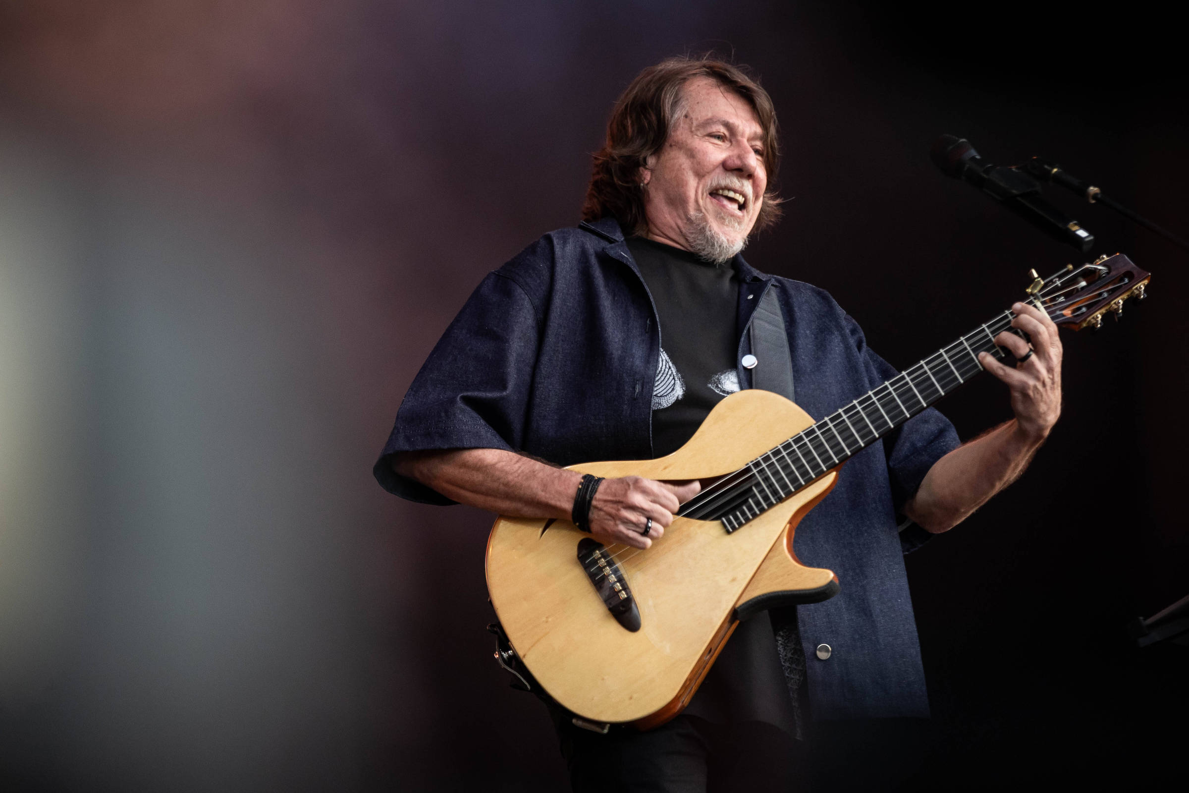 Alcione e Lenine fazem shows gratuitos à beira-mar na Grande Florianópolis