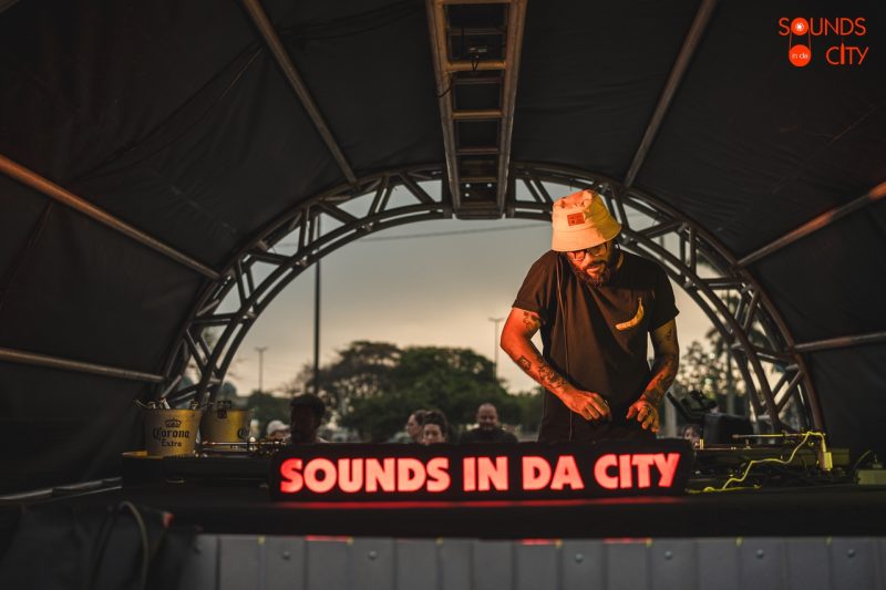 Primeiro Sounds in da City de 2026 será no Trapiche da Beira-mar Norte com OSGEMEOS - Galeria 1 - Imagem 2