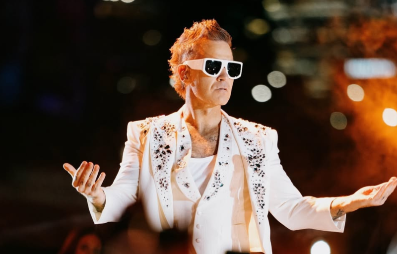 “Quero mais do que tudo”: Robbie Williams fala sobre bater marca dos Beatles - Galeria 1 - Imagem 1