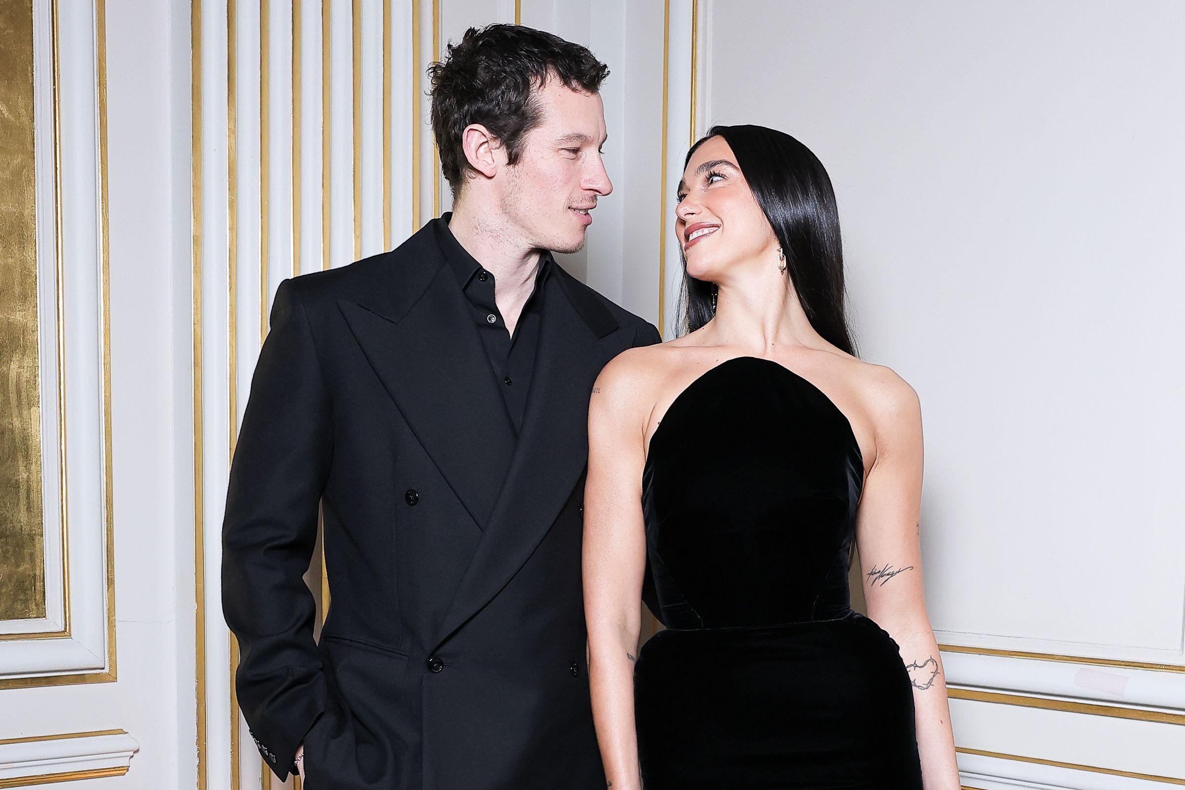 Rumores apontam Callum Turner para papel de James Bond e Dua Lipa na trilha sonora