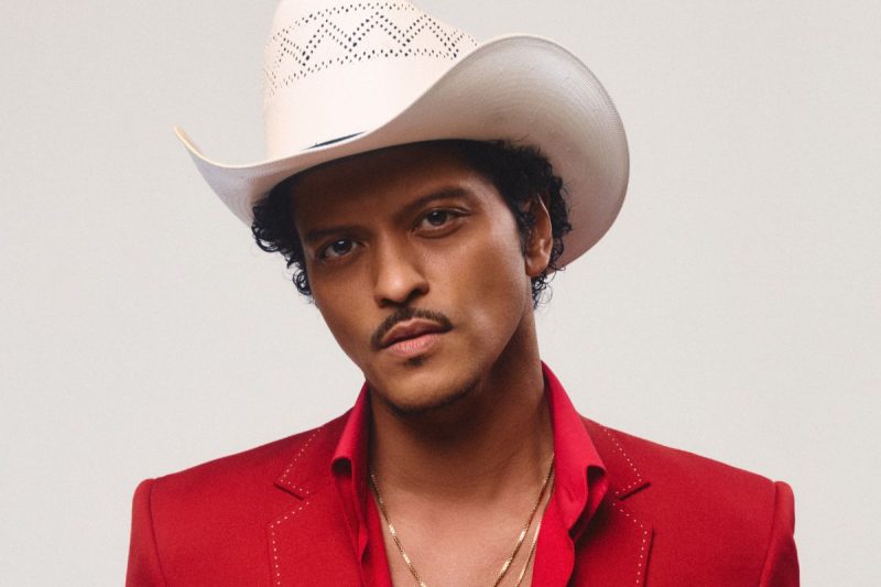 Bruno Mars retorna com “The Romantic” após quase 10 anos sem álbum solo - Galeria 1 - Imagem 1