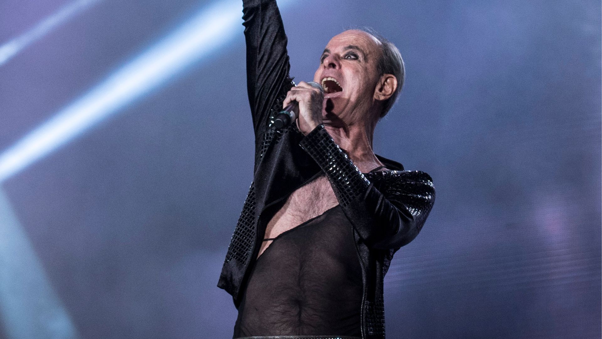 Ney Matogrosso volta à Grande Florianópolis em junho com show na Arena Opus