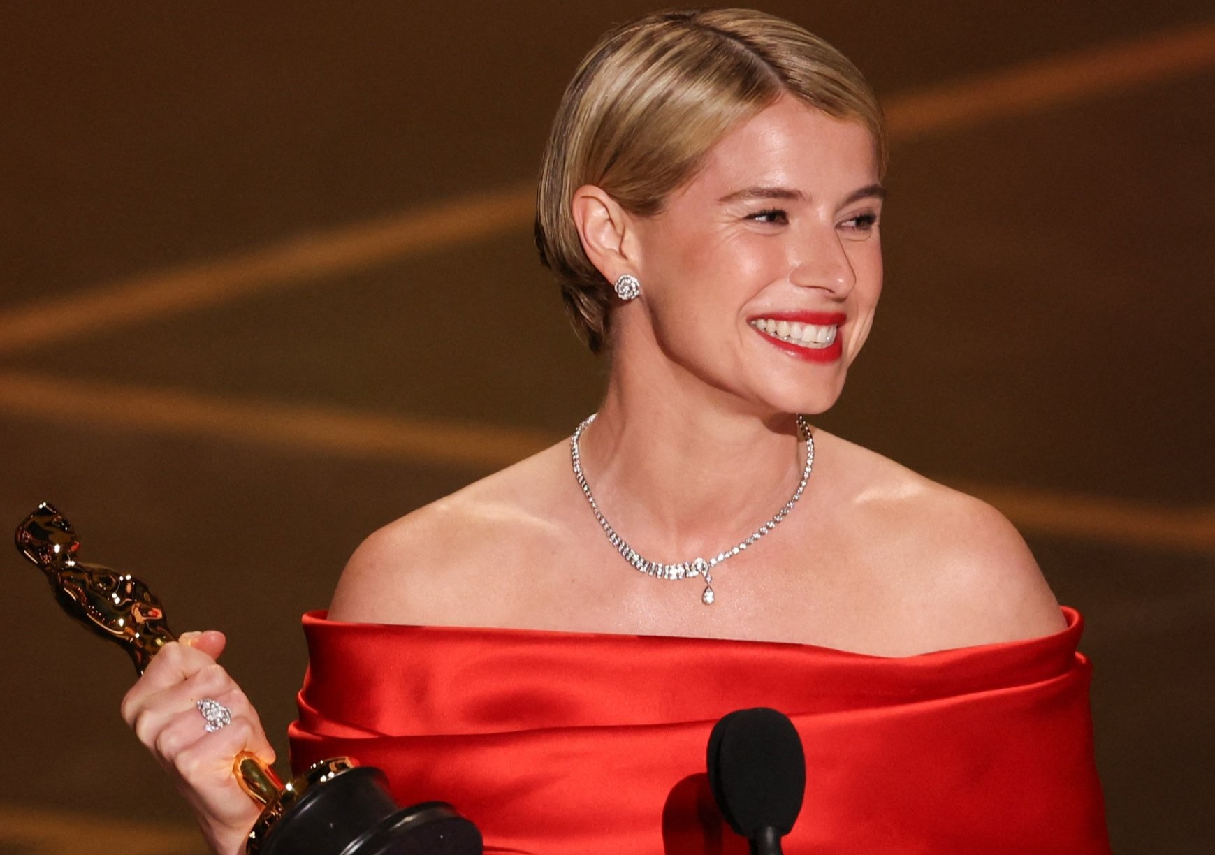 Oscar 2026: Jessie Buckley vence Melhor Atriz por “Hamnet” 