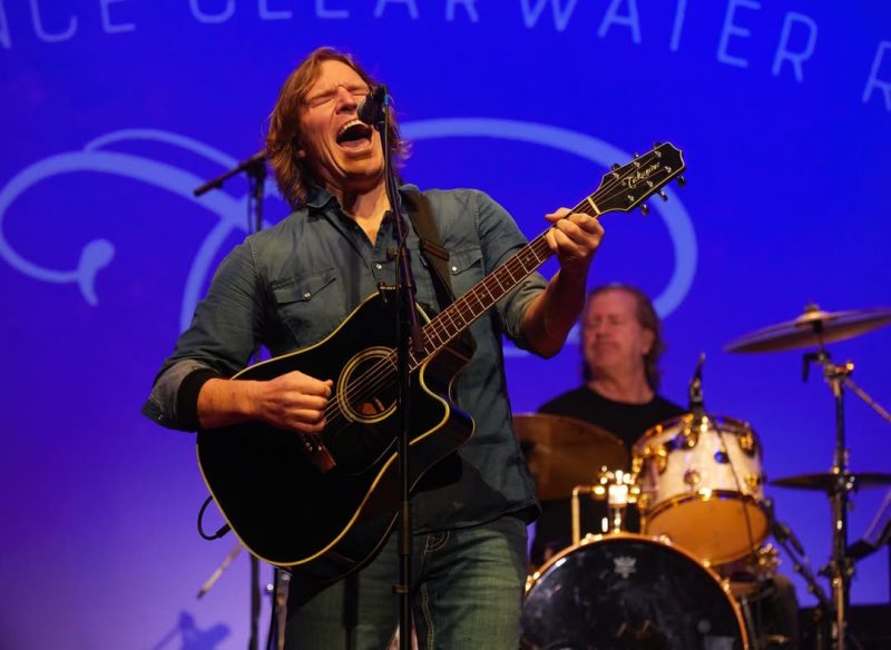(Resultado) 1 ano Rádio Alpha Floripa: concorra a ingressos para o Revisiting Creedence - Galeria 1 - Imagem 1