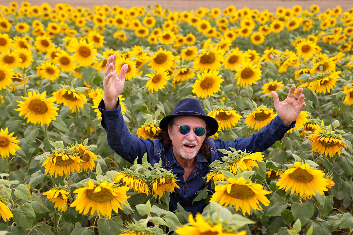 Alceu Valença fala sobre a turnê ’80  Girassóis’ em entrevista exclusiva para  a Rádio Alpha Floripa