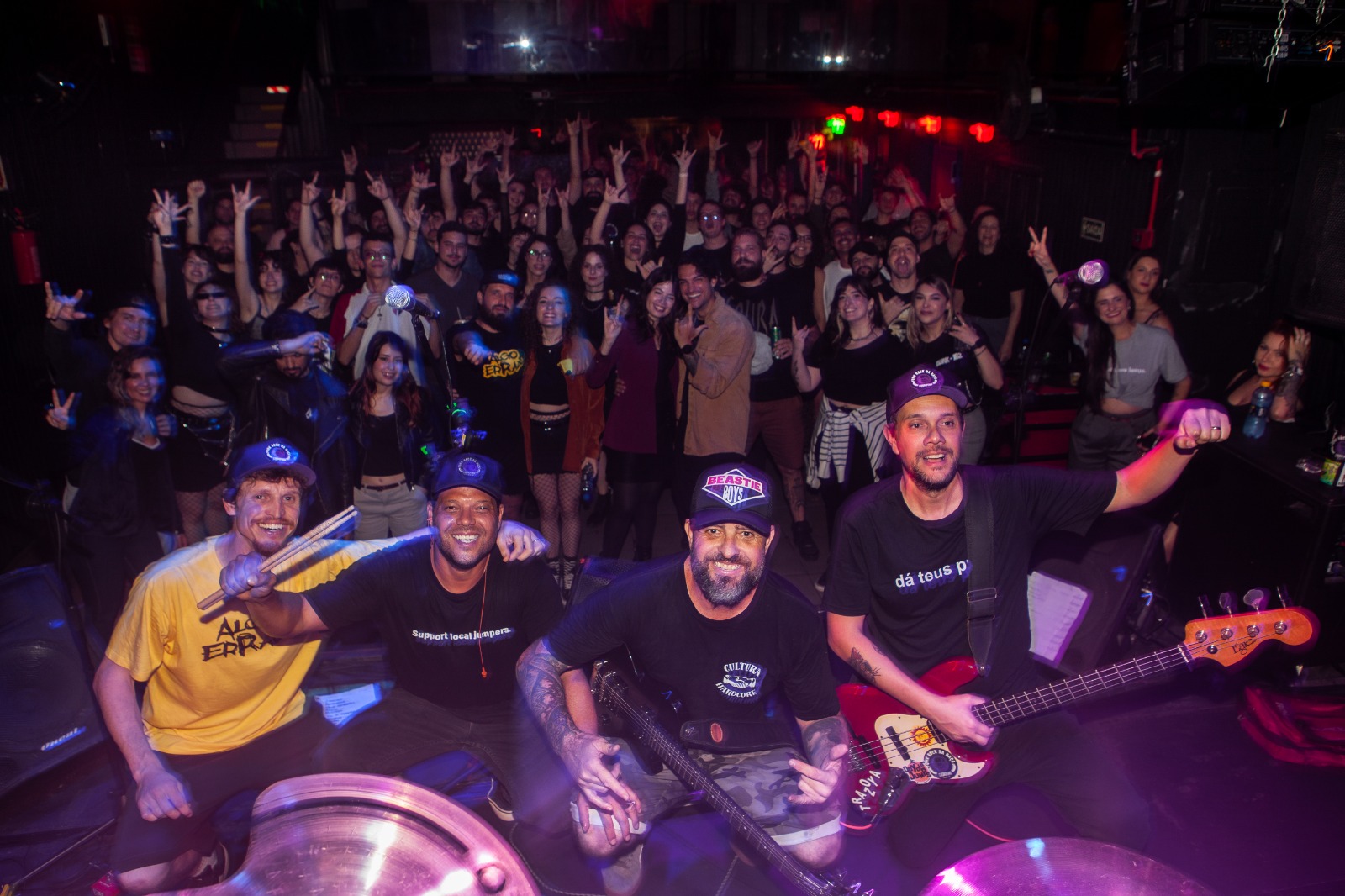 Rock’n’Roça reúne bandas de punk rock e ajuda reconstrução do Célula Cultural