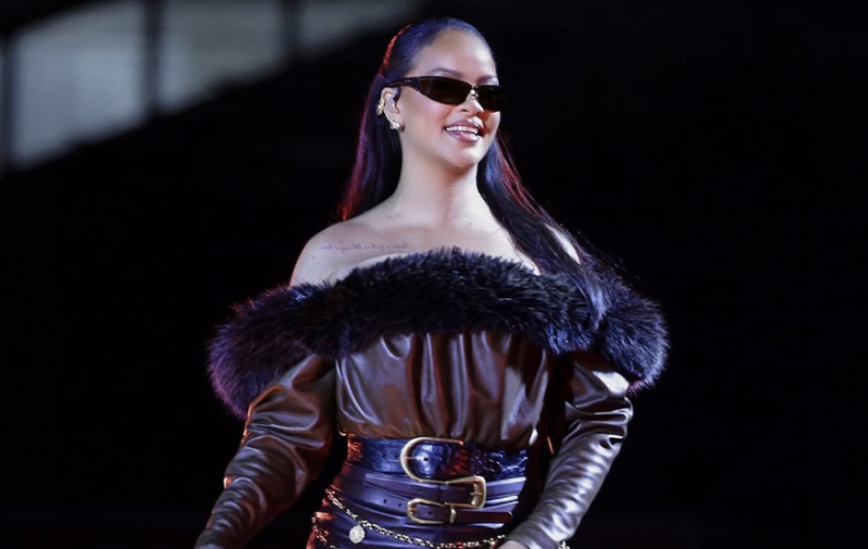 Rihanna faz aparição surpresa em show de Jay-Z em Nova York - Galeria 1 - Imagem 2