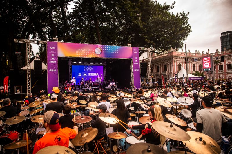 Orquestra de Baterias de Florianópolis reúne mais de 400 músicos em apresentação gratuita