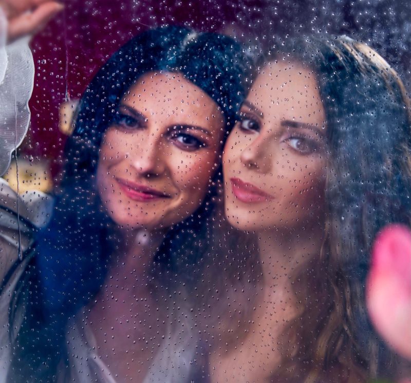 Laura Pausini e Sandy lançam parceria inédita em português; confira “Quando Chove” - Galeria 1 - Imagem 2