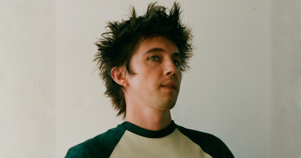 Troye Sivan lança “She’s the Best” com Nicole Kidman no clipe e voz secreta de Charli XCX