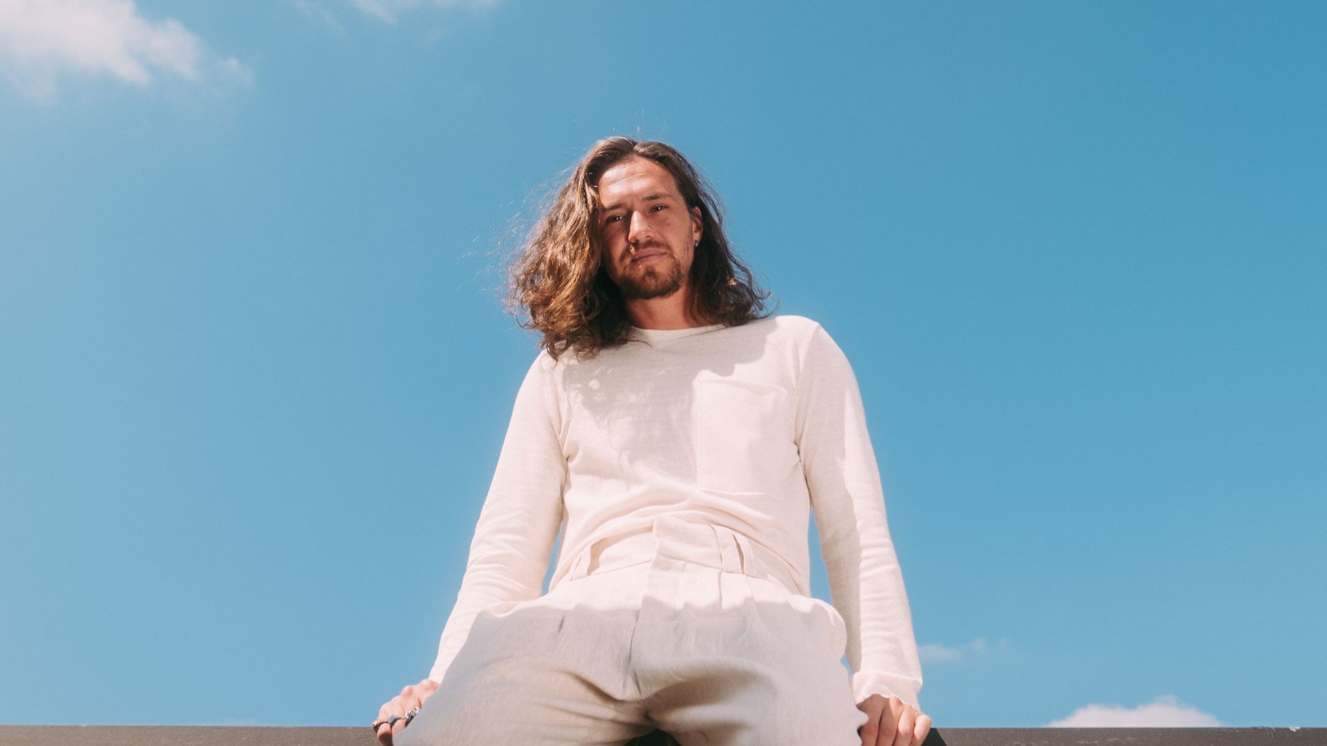 Vitor Kley completa 32 anos; relembre 6 hits do cantor