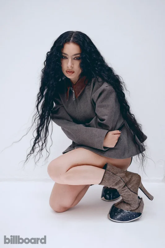 Charli XCX faz 34 anos! Relembre alguns dos maiores sucessos da artista - Galeria 1 - Imagem 1