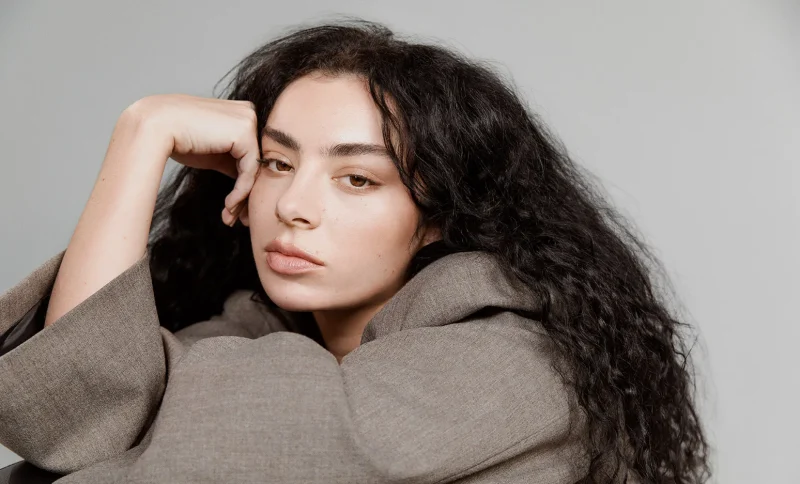 Charli XCX faz 34 anos! Relembre alguns dos maiores sucessos da artista - Galeria 1 - Imagem 4