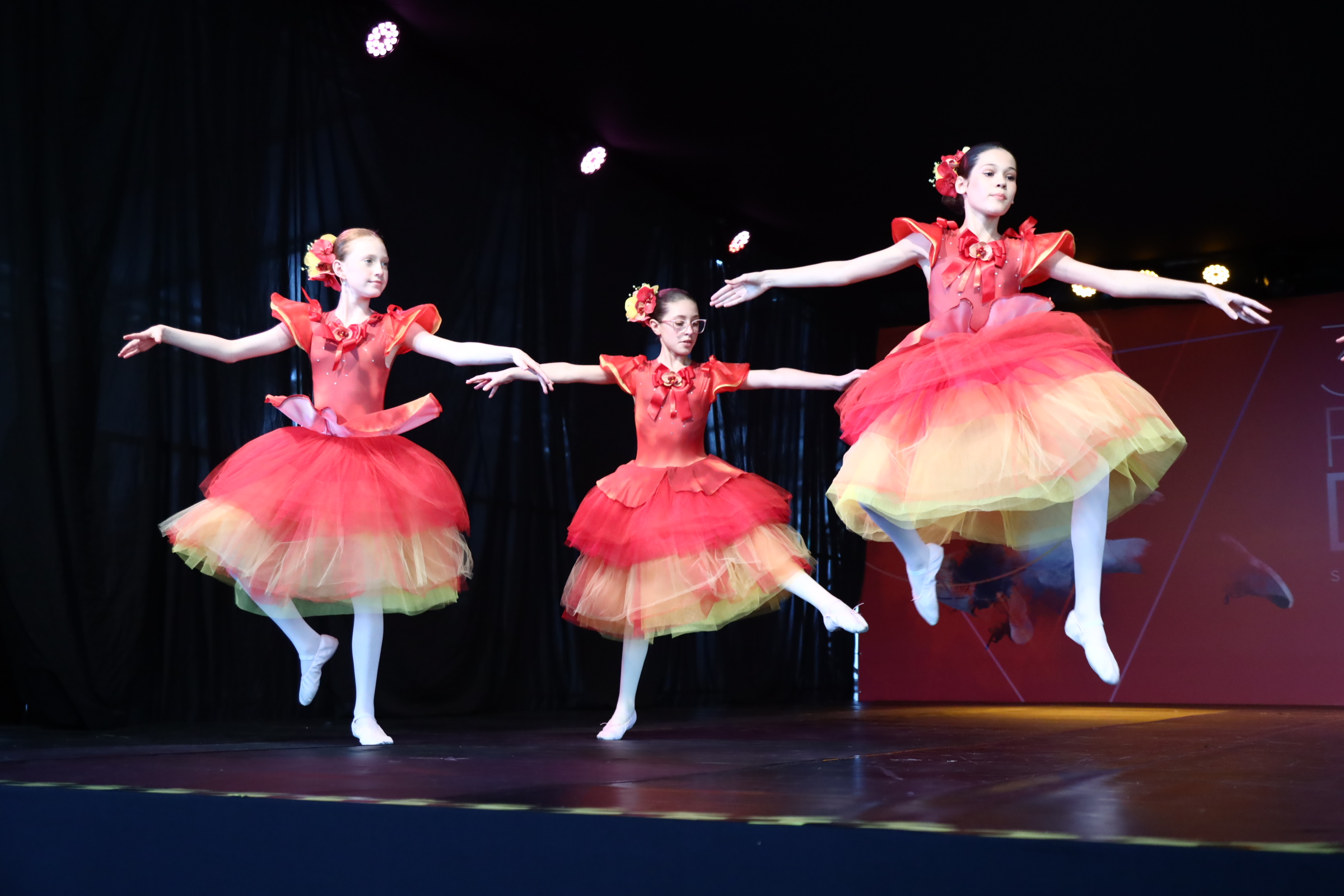 Festival de Dança do Shopping Itaguaçu reúne mais de 3 mil bailarinos em São José