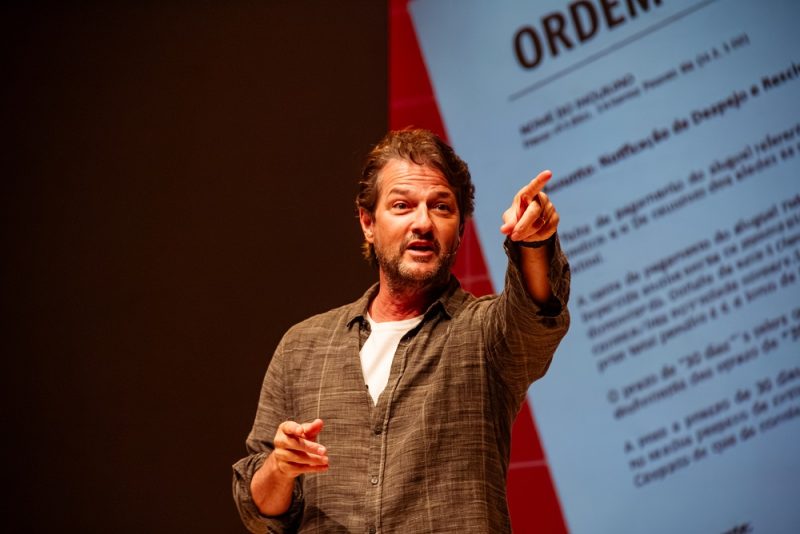 Alpha presenteia ouvintes com ingressos para “Terapia”, espetáculo com Marcelo Serrado - Galeria 1 - Imagem 1