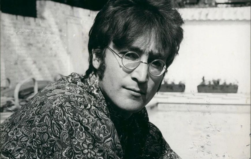 John Lennon completaria 86 anos: relembre seis faixas marcantes do artista
