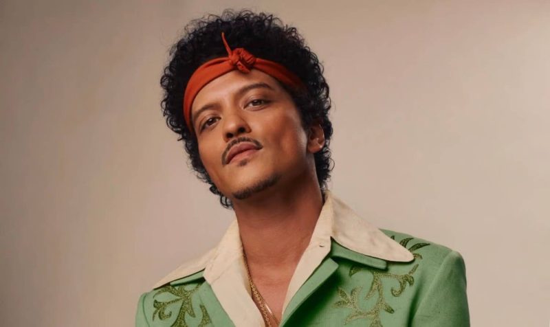 Bruno Mars completa 41 anos: relembre faixas marcantes do artista - Galeria 1 - Imagem 1