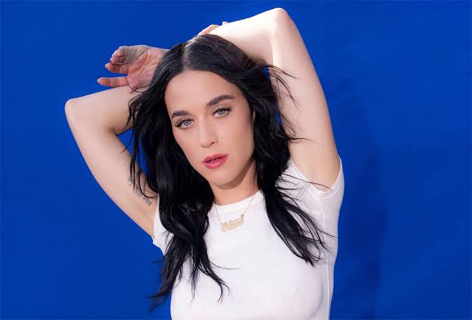 Katy Perry completa 42 anos: relembre cinco músicas que marcaram a carreira da cantora